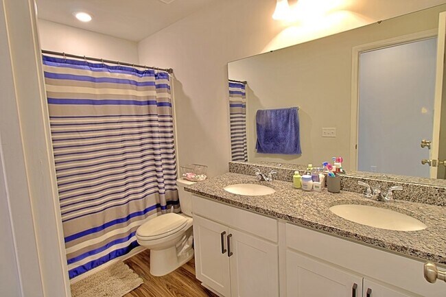 Building Photo - 147 Enclave Wy