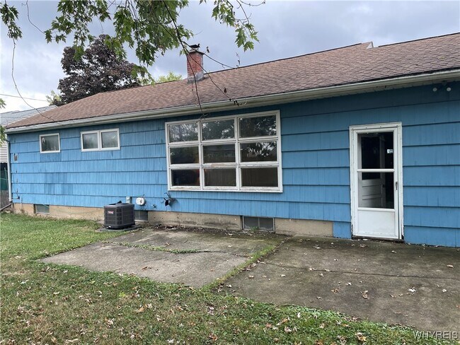 Building Photo - 41 Castle Ct