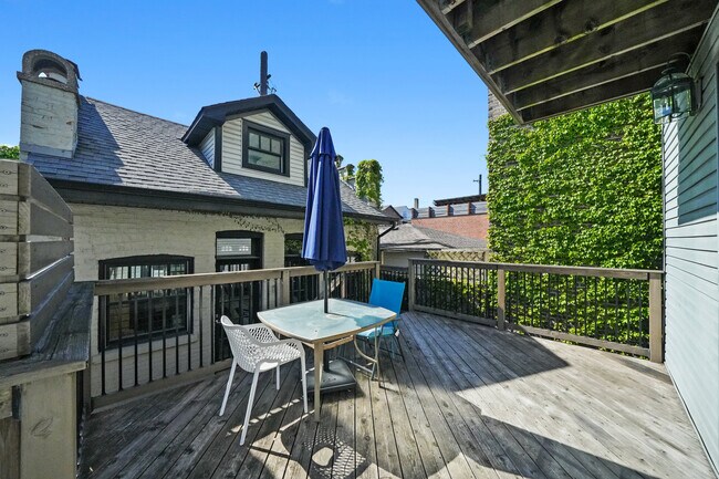 Building Photo - 2512 N Artesian Ave