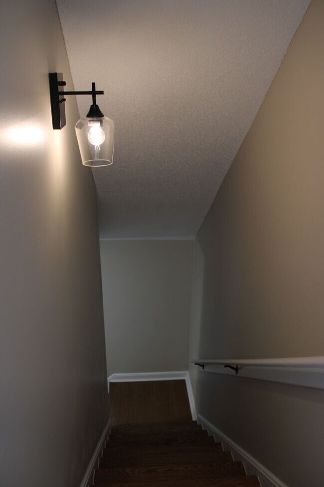 Building Photo - Germantown/ Gorgeous 5 Bedroom Home Newly Renovated