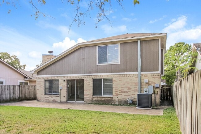 Building Photo - 7615 Alegria Dr