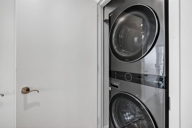 Building Photo - 101 S Fort Lauderdale Beach Blvd