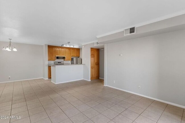 Building Photo - Single Level 3 bedroom Condo In Scottsdale!