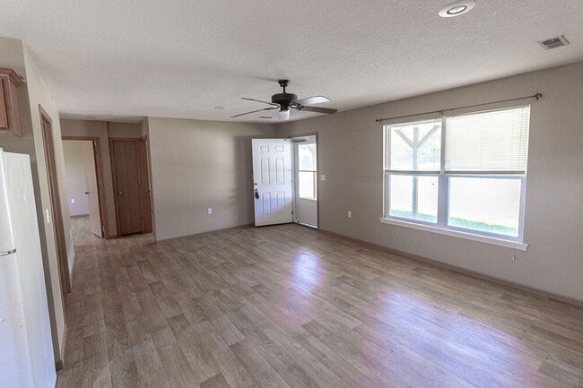Building Photo - 1544 Florence Dr
