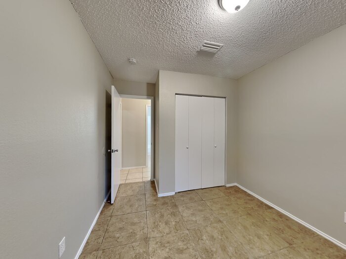 Building Photo - 3104 Stonewall Ln