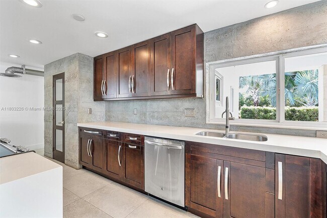 Building Photo - RIVER BAY PARK