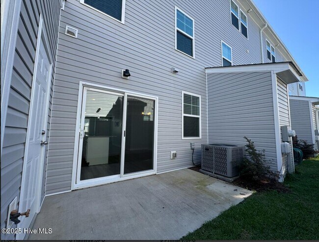 Building Photo - 421 Sunfish LN
