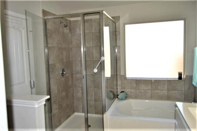Building Photo - 1925 Alvarado Dr