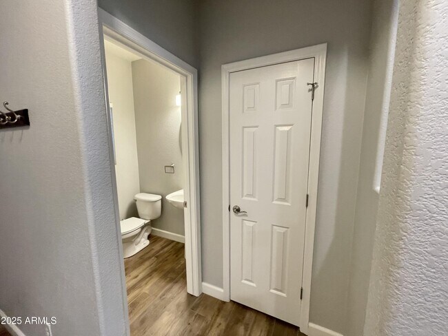 Building Photo - 2640 E Indian Wells Pl