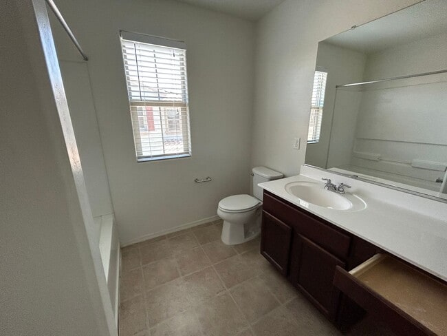 Building Photo - 4046 E Ranch Rd