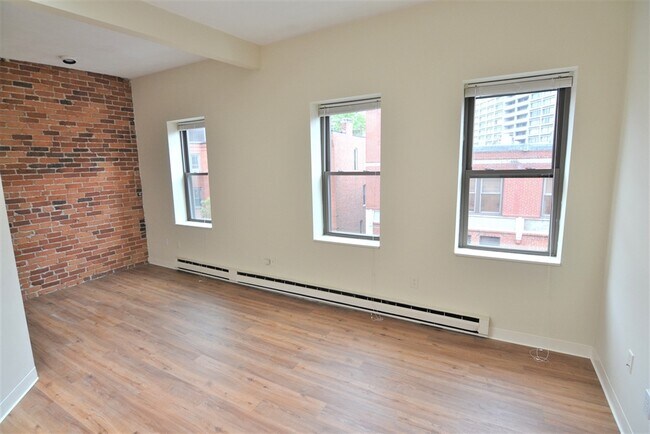 Building Photo - 67 St Germain St