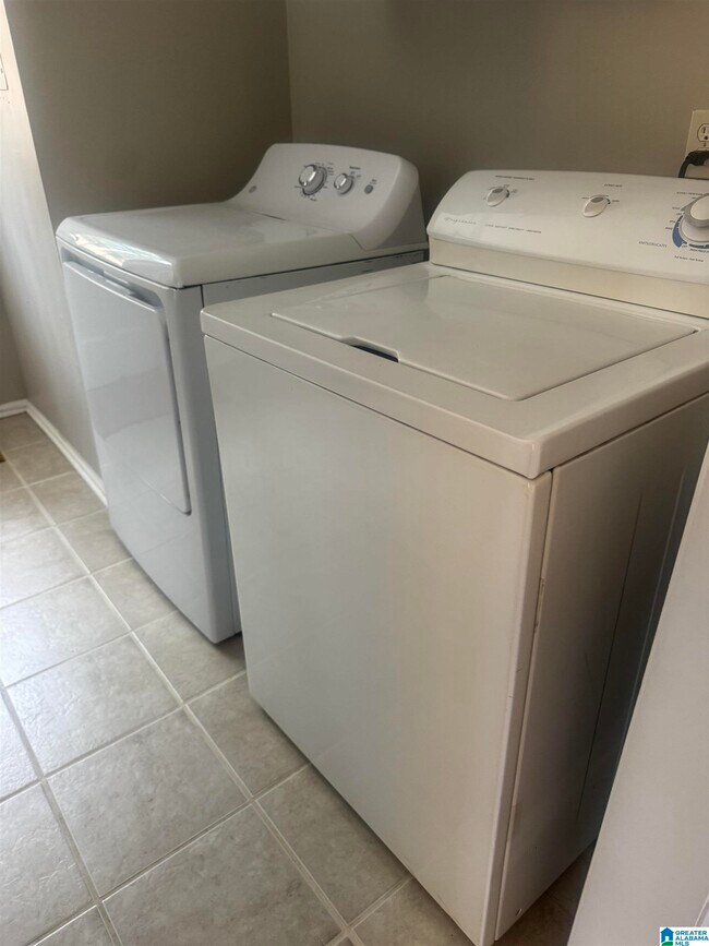 Building Photo - 4035 Montclair Rd