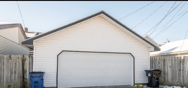 Building Photo - 1022 Goold St