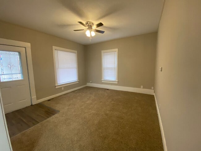 Building Photo - Charming 4 bedroom/2 bath home in Winfield! Coming Available in mid-July!