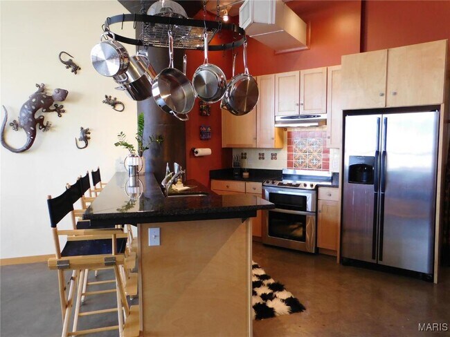 Building Photo - 701 N 15th St