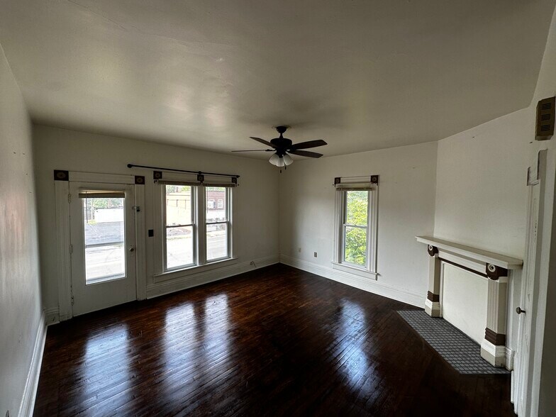 living room - 717 E Center St