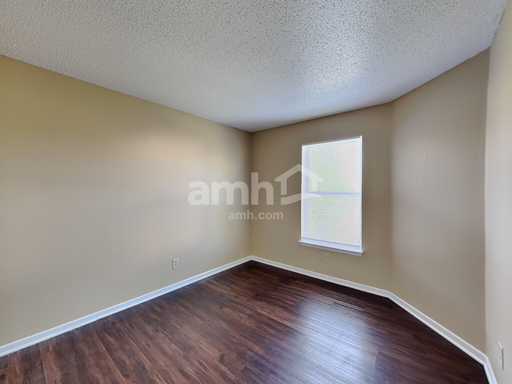 Building Photo - 8450 Ash Grove Dr