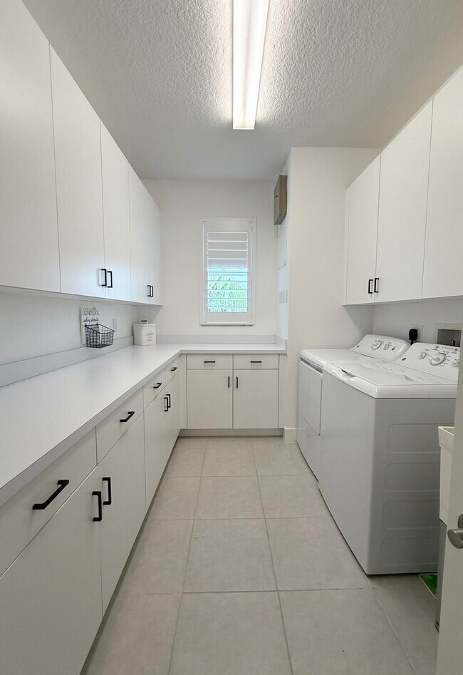 Building Photo - 9842 Salty Bay Dr