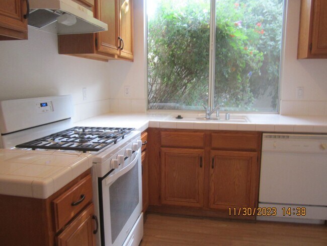 Building Photo - SPACIOUS PLACENTIA TOWNHOME
