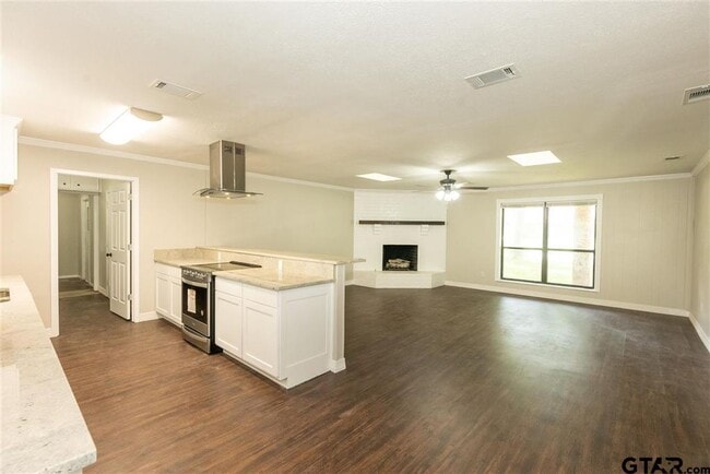 Building Photo - 903 Joel Dr
