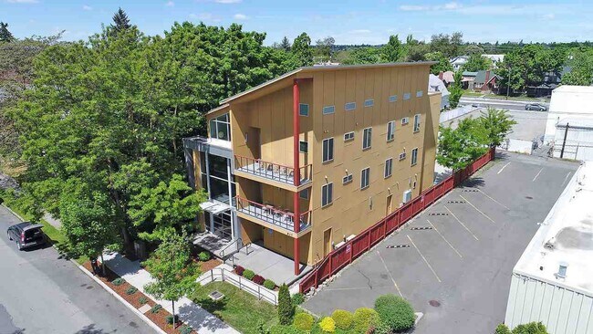 Building Photo - The Gee