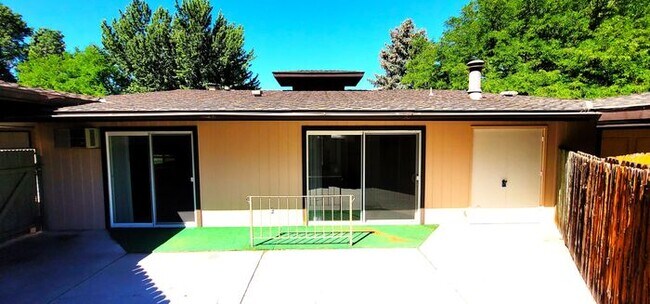 Building Photo - Beautiful 2 Bedroom / 2 Bath Bungalow Next to Hidden Valley Golf Club with Large Private Patio, N...