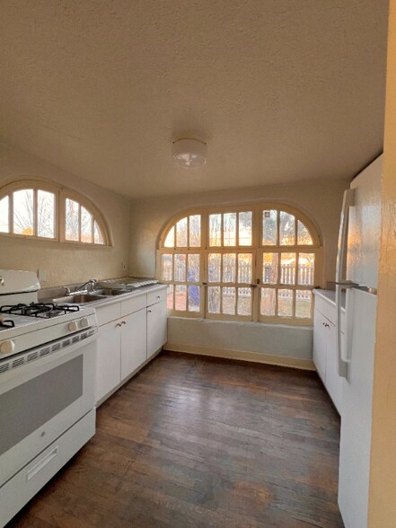 Building Photo - 707 12th St SW