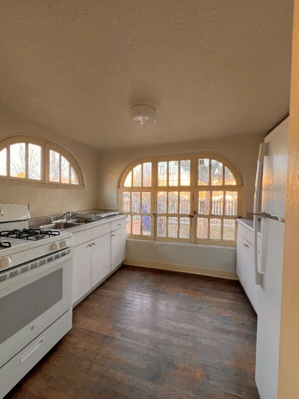 Building Photo - 707 12th St SW