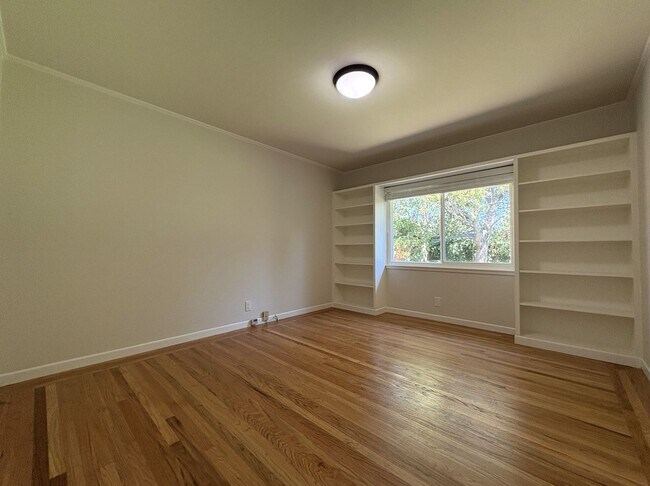 Building Photo - Charming 3BR/2BA Home in West Menlo Park