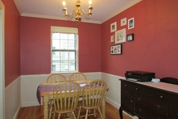 Building Photo - 1498 Beacon St