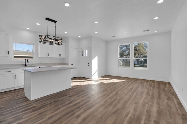 Building Photo - 104 Runnels St