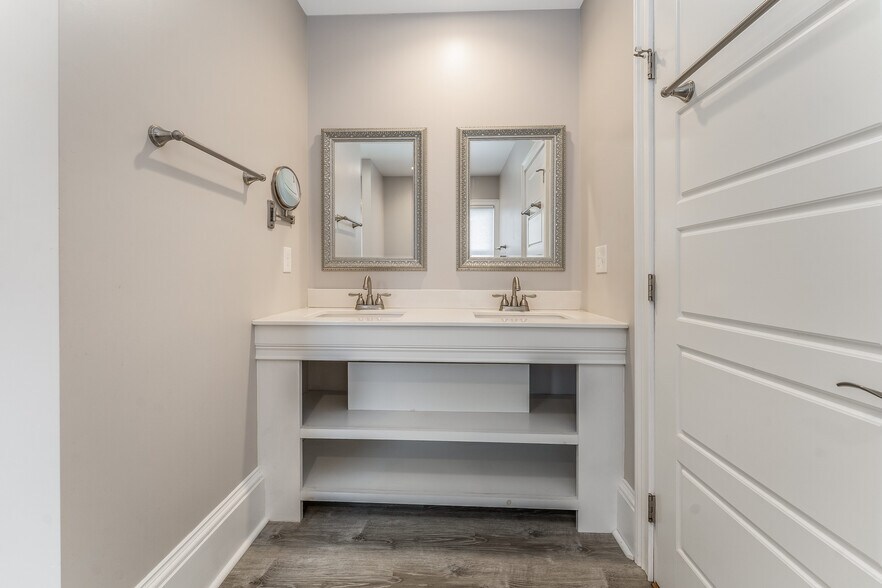 Building Photo - 16 Main St