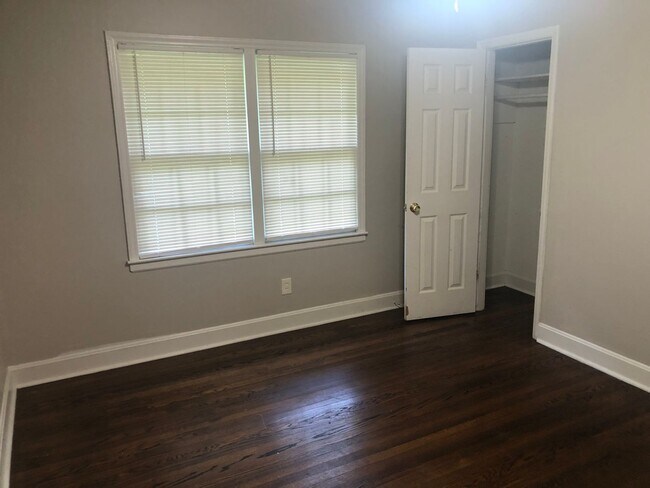 Building Photo - 3024-3026 Amity Garden Duplex