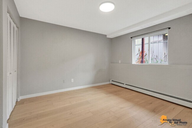 Building Photo - 6500 E 10th Ave