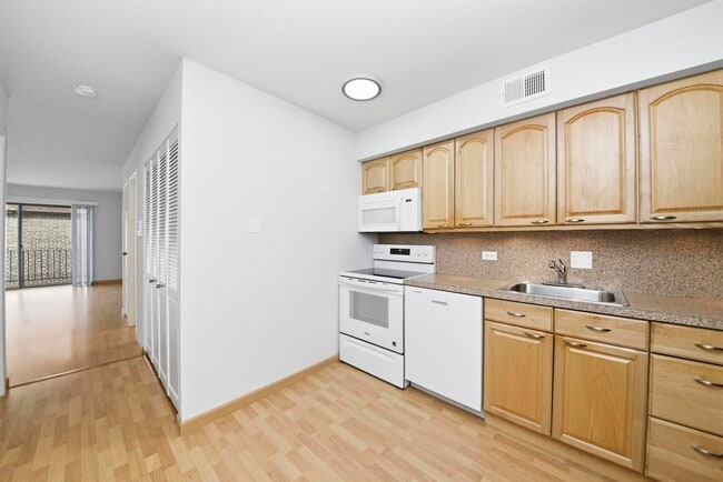 Building Photo - 9803 Bianco Terrace