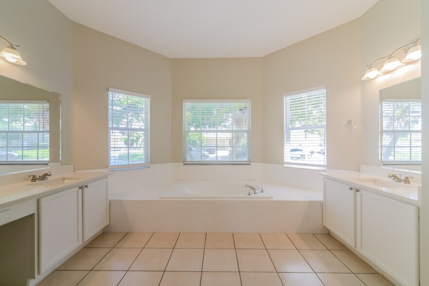 Building Photo - 4204 Lugano Ct