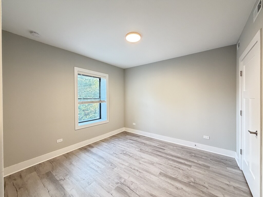 Building Photo - 1240 Oak Ave