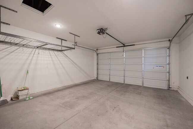 Building Photo - 12448 W Gardenia Ct