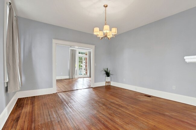 Building Photo - 25 E 33rd St