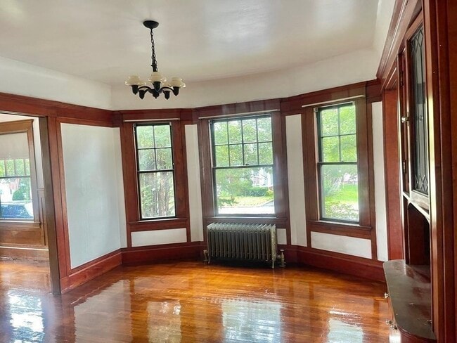 Building Photo - 47 Pleasant St