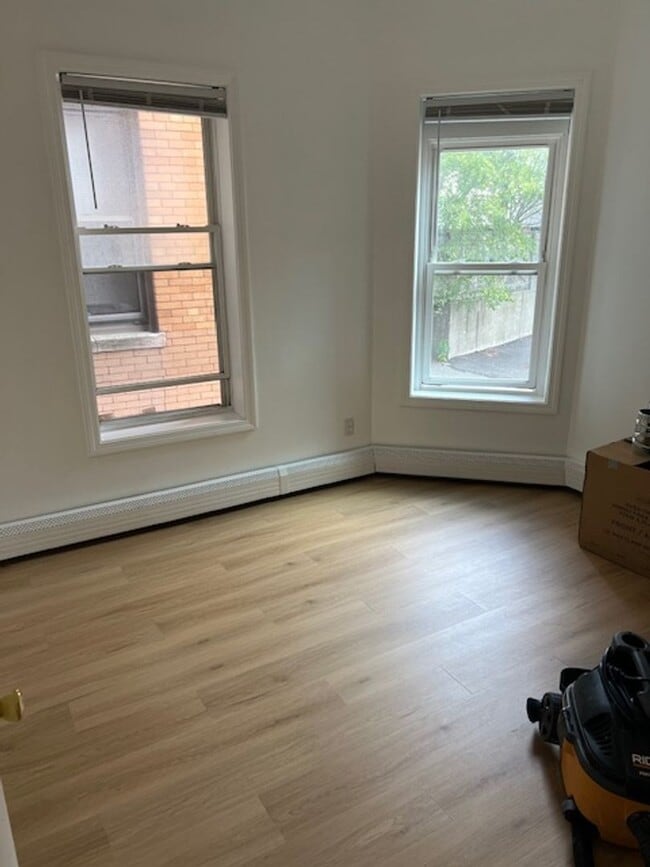 Building Photo - Pet Friendly Renovated Brookline Gem with Laundry in Unit and 1 Parking is a steal!