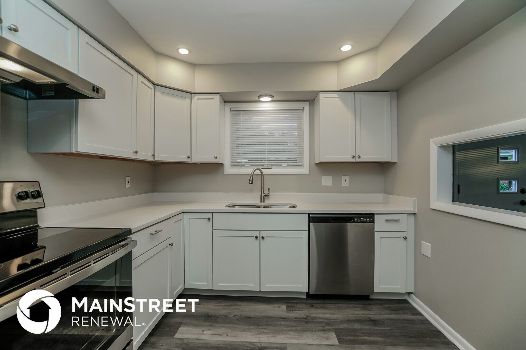 Building Photo - 414 E Clearview Ave