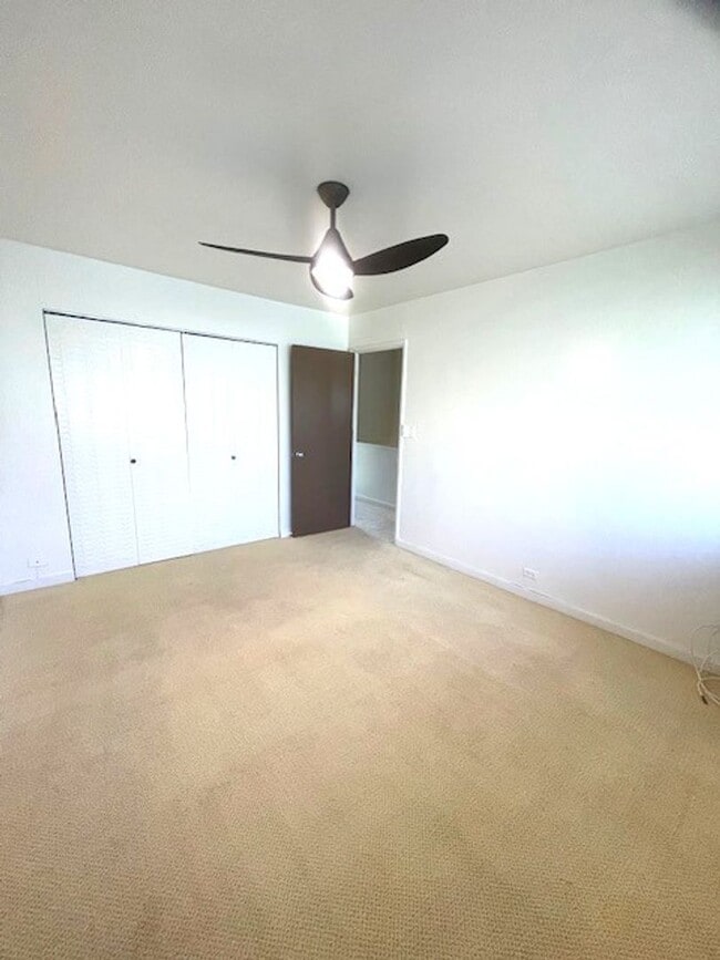 Building Photo - 2 Bed/ 2 Bath/ 2 Parking unit In Honolulu