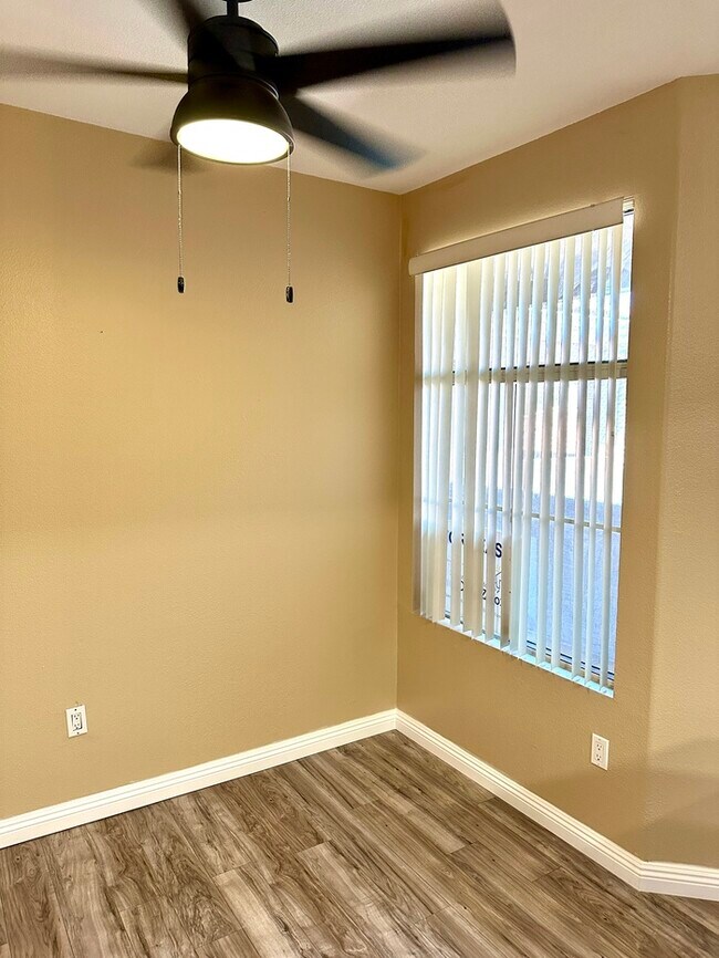 Building Photo - Stunning and spacious Portofino condo at Lakewood.