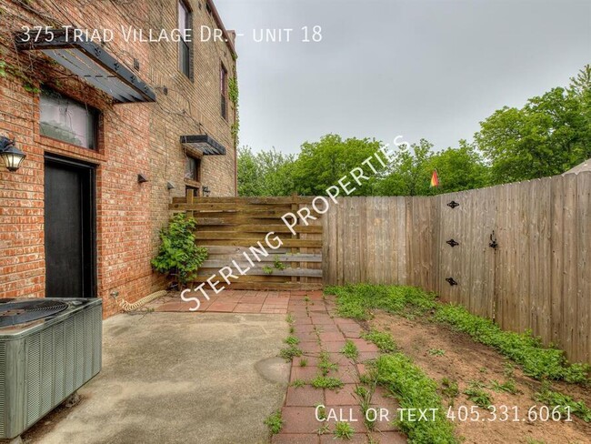 Building Photo - 375 Triad Village Dr