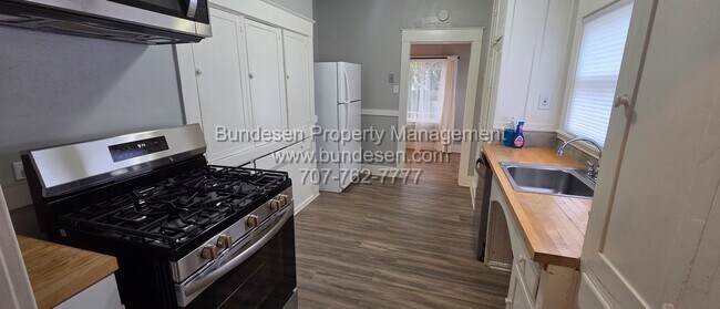 Building Photo - 126 Leland St