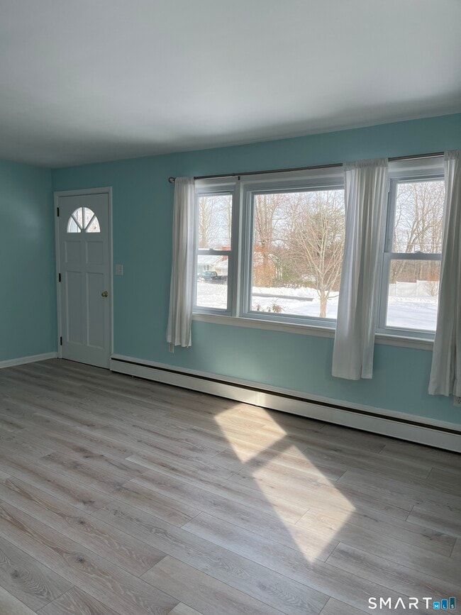 Building Photo - 73 Soundview Rd