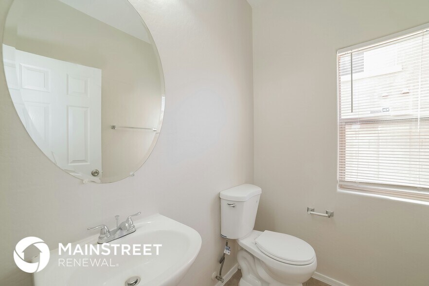 Building Photo - 11871 W Hadley St