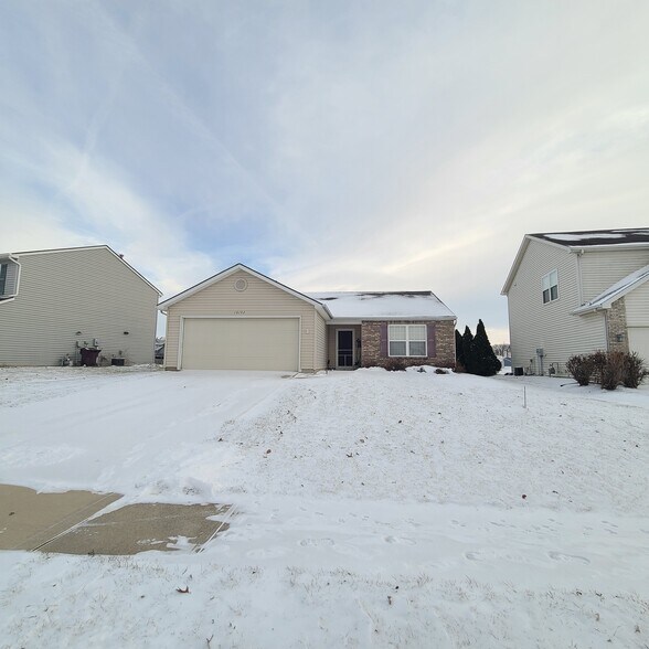 Building Photo - 10192 Greenmoor Dr