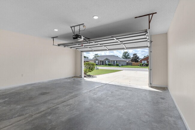 Building Photo - 224 Taylor Cir